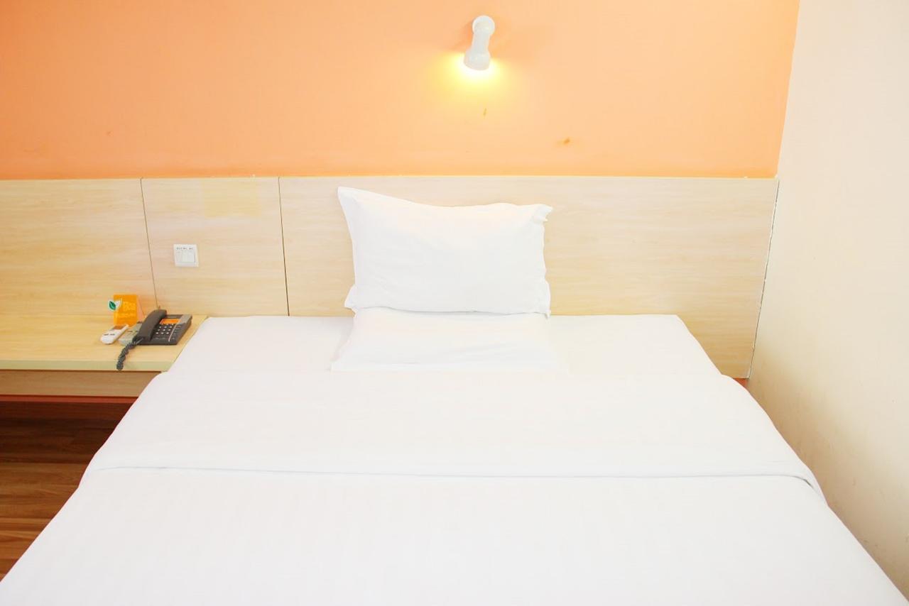 7Days Inn Xianning Hot Spring Pedestrian Street Shopping Park ภายนอก รูปภาพ